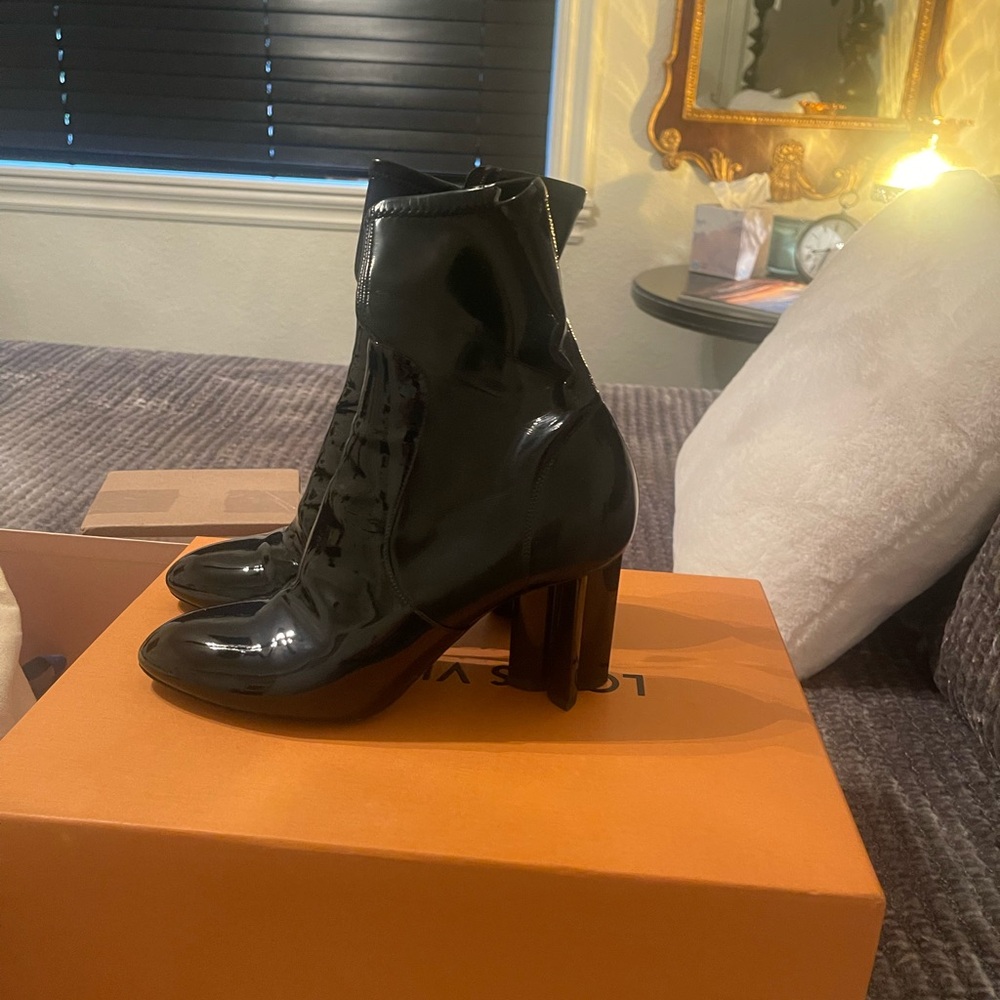 Louis Vuitton boots. Size 38. Gently used